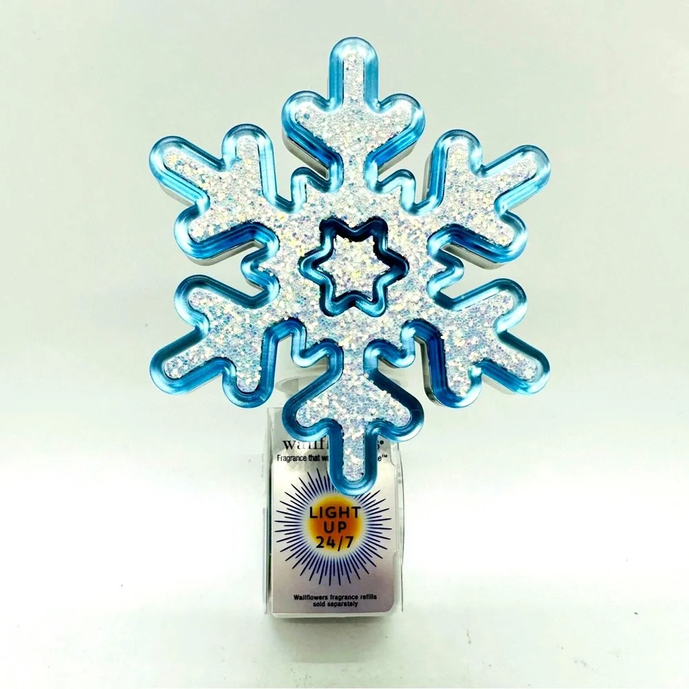 Glow Snowflake Wallflower Plug: Bath & Body Works